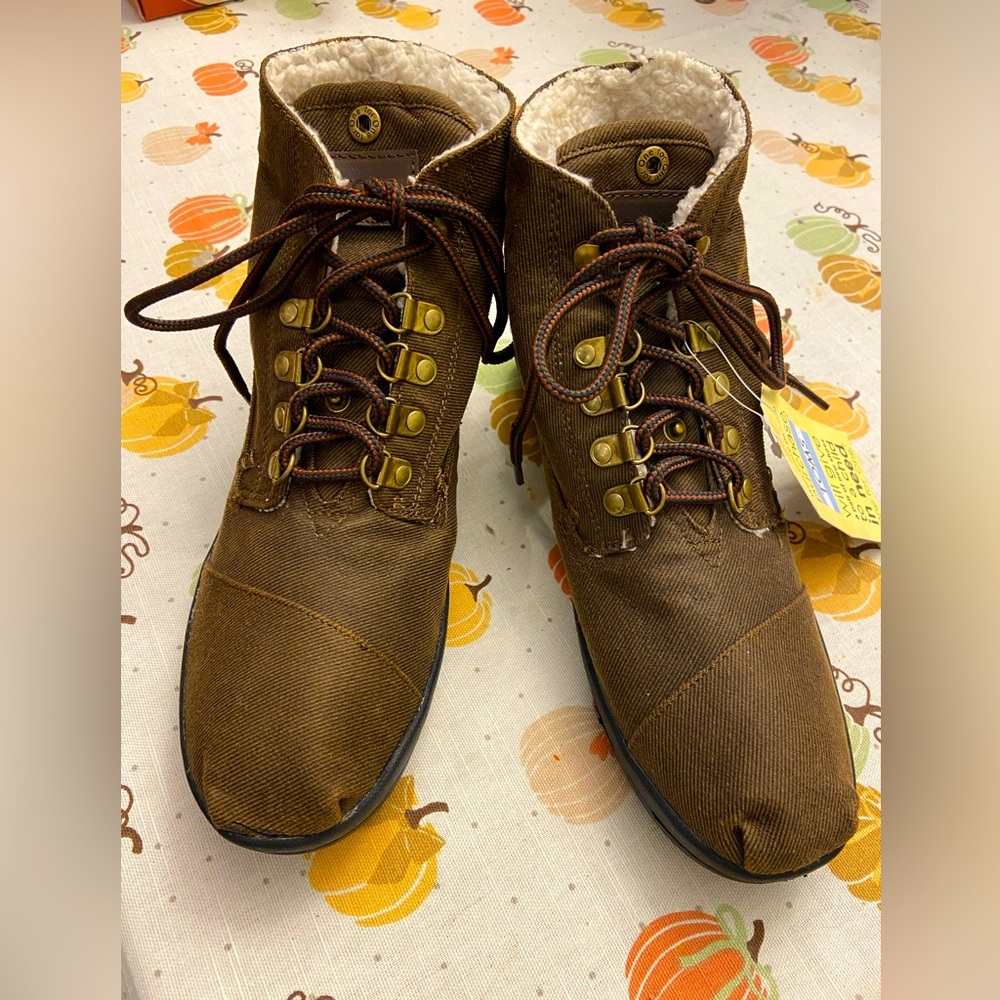 Toms Booties NWT